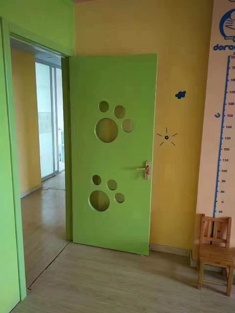 幼兒園教室門