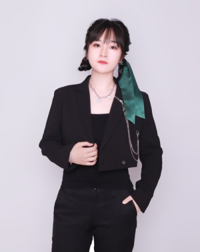 資深設(shè)計(jì)師-史 玥